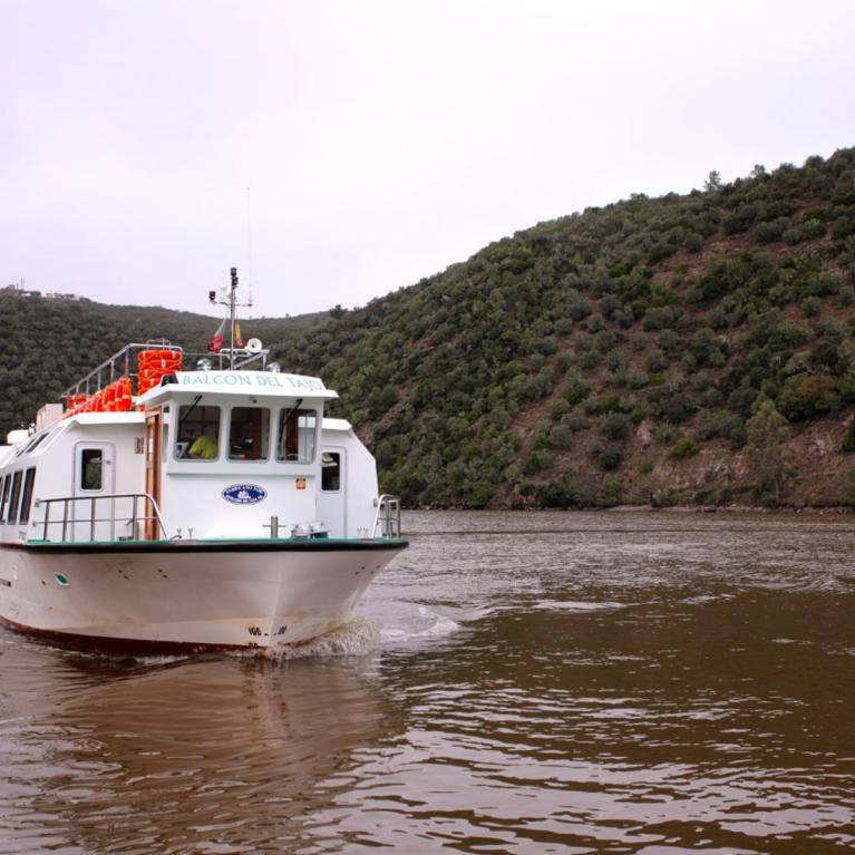 Tagus river cruises